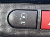 【パワースライドドア】スマートキーや運転席のスイッチでスライドドアの開閉が可能♪電動だから力を入れてドアを開ける必要が無く、小さいお子様でも、重い荷物を持っている時もラクに開け閉めできます♪