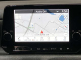 【メーカーナビ】9インチの大画面モニターを搭載し、Apple CarPlayへのワイヤレス接続やAndroid Autoにも対応。