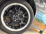 【15インチアルミホイール】外観にマッチしたアルミホイールを装着しております。各種アルミホイールや、スタッドレスタイヤも取扱いしております。是非ご相談ください♪