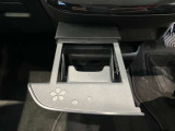 運転席側にドリンクホルダーあります!運転中でも手が届きやすい位置にあって便利です♪