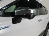 左ドアミラー下部に内蔵のカメラで車両左前方を確認できます!