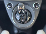 500の代名詞であるデュアロジックトランスミッションはマニュアル車のような走行が可能です。