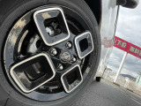 タイヤは、純正アルミホイールで、サイズは「155/65R14」となっております!