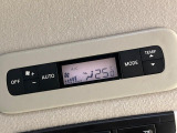 【リアオートエアコン】広い後部座席には必須の機能!風量や温度を自動で調整し前席と同様な車内環境にしてくれるリアオートエアコンを装備。夏の暑さも冬の寒さもストレスなく快適にお過ごしいただけます♪