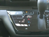 オートエアコンです!ボタンでの簡単な操作で室内を快適な温度にしてくれますので、夏場や冬場でも快適なドライブができます。