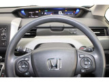 ハンドル左側にはオーディオ操作が出来るオーディオリモートコントロールスイッチ、右側にはHondaSENSINGとオートクルーズスイッチを装備!長距離運転や高速道路の運転では大活躍です!