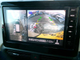 【アラウンドビューモニター】上空から見下ろしているかのような映像で駐車をサポート。安心です。