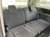 スキーやキャンプ、旅行!そんな時にとても役に立つ広々3列目シート♪普段は畳んでおいて荷物スペースにしても良いですね!