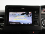 バックカメラの画像です。ガイドラインがスムースな車庫入れをサポートいたします!車庫入れの安心感がアップしますね☆