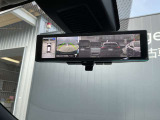 スマートルームミラー・後部座席に人が座っている時や、荷物が多い際でも後方確認がしやすいです。