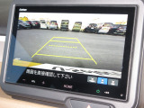 ●バックをするとき自動でリアの様子が映る『リアカメラ』付き!画面で確認しながらバックができますから安心ですね。でも、目視も大切ですよ!安全第一でお願いします!(※ナビの機能はございません)
