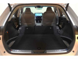 後席を格納すると大きなスペースが出来るので大きな荷物も積み込めます!