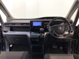 【前方視界】開放的な前方視界!運転がしやすく疲れにくいです♪窓が大きく、見通しがとっても良いおクルマですよ♪