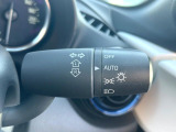 【オートライト】周りの明るさに応じて自動でヘッドライトの点灯・消灯ができる機能です!ライトの付け忘れ・消し忘れなどが無くなり、雨の日や夕方の走行も安心!トンネル通過時も便利ですね♪