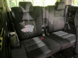 3列目シートはもちろん状態良好☆大人でもゆったりと座って頂けますので、大人数でのお出かけもラクラクです♪ご家族で、気の知れた仲間で、ドライブに行くのが楽しみですね♪