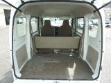 4名乗車時の荷室です。