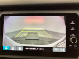 バックでの車庫入れも安心です! リアカメラが付いているバックモニター付のナビを装備しております。操作線もついており距離感も画面から確認できます。