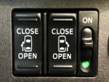 【両側パワースライドドア】両側がパワースライドドアになっており、運転席のスイッチやスマートキーでも開閉が可能です!開口部も広いので乗り降りも楽々♪