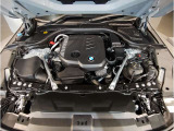 【BMWエンジン】革新的なガソリン・エンジン・テクノロジーによる高性能かつ高効率。レスポンスの良いパワーを発揮。常にスムーズな吸気を実現しアクセル開度にダイレクトに反応しドライビングを楽しく演出。