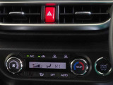 車内を快適に、オートエアコンを装備しています。