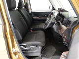 ブラックでシックな印象の運転席回りです。