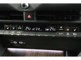 運転席と助手席、それぞれ温度調節ができ、オールシーズン快適なオートエアコンとなっております!