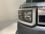 LEDヘッドライトは、点灯の瞬間から最大光量を発揮し、突然暗くなるトンネルなどでの安定感を高めます。