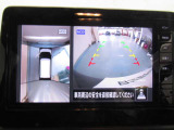 アラウンドビューモニターは4方のカメラで真上から車を見たようにモニターで確認ができます。周辺の安全確認、小さなお子様や障害物も目視で確認できるので駐車のしやすさだけでなく、事故防止にも役立ちます。
