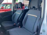 運転席も広々!ちょっと長めのドライブも快適に過ごせます♪