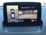 360&deg;ビューモニターでは前後左右4つのカメラ映像をさまざまな走行状況に応じて切り替えてセンターディスプレイに表示することで、駐車時や狭い道でのすれ違い時、見通しの悪い交差点進入時でも安心感を高めます