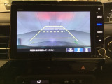 バックでの車庫入れも安心です! リアカメラが付いているバックモニター付のナビを装備しております。操作線もついており距離感も画面から確認できます。