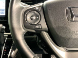 ステアリングにオーディオ操作スイッチが付いています。オーディオ画面に直接タッチしなくても操作が出来ますので、運転に集中できます。