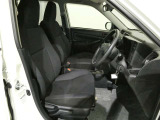 当社の中古車はシートを外して隅々までキレイに仕上げてあります。