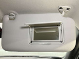 【運転席サンバイザー】鏡が付いているのでメイク直しなどにも便利★