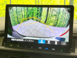【バックカメラ】駐車時に後方がリアルタイム映像で確認できます。大型商業施設や立体駐車場での駐車時や、夜間のバック時に大活躍!運転スキルに関わらず、今や必須となった装備のひとつです!