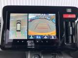 360度ビューカメラを搭載。4方の小型カメラの映像を処理し、車両真上からの映像に変換しています。駐車時大いに役に立ちます。