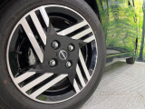 【純正アルミホイール】外観にマッチした純正アルミホイールを装着しております。各種社外アルミホイールや、スタッドレスタイヤも取扱いしております。是非ご相談ください♪