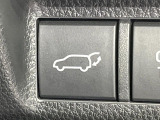 【パワーバックドア】スマートキーや運転席のボタンを押すだけでリアゲートが自動で開閉します!荷物を持っている時や、高い位置にあるバックドアを閉める際に便利な機能です♪