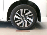 純正のアルミホイール装着車です。タイヤサイズは165/65R14です。