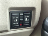 【電動スライドドア】ボタン一つで自由自在に開閉が可能!指先一つで運転席からどちらのドアも開閉できるので非常に便利な装備です!挟み込み防止機能もついているので小さなお子様がいる方も安心です!