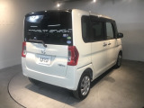 プライバシーガラスが装備されています。外を見るときには気にならずに、後方車両からは車内が見えにくい設計になっております。