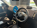 丸を基調とした個性的なインテリア。MINIならではの拘りポイントです!運転が楽しくなるインテリアです!