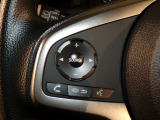 【ステアリングリモコン】ステアリングにオーディオ調節可能なスイッチが装備されていますので運転中でも視線をそらさずにオーディオの調節が可能です!