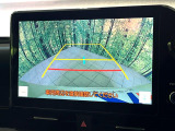 【バックカメラ】駐車時に後方がリアルタイム映像で確認できます。大型商業施設や立体駐車場での駐車時や、夜間のバック時に大活躍!運転スキルに関わらず、今や必須となった装備のひとつです!