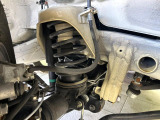 お車を安心してお乗りいただく為には、足回りの定期点検が欠かせません。サービスサポート(有償保証)では無料点検もご提供しており、安心のカーライフをお過ごしいただけるサポート体制が整っています。