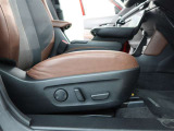 パワーシート搭載。微妙な調整が手軽にでき、ピッタリなポジションで運転することが可能です。