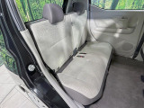 後部座席も気になるようなキズ・汚れやへたり等、大きなダメージはなく、良好な状態です。