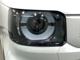 LEDヘッドライトは、点灯の瞬間から最大光量を発揮し、突然暗くなるトンネルなどでの安定感を高めます。