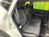 後部座席も気になるようなキズ・汚れやへたり等、大きなダメージはなく、良好な状態です。