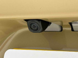 ナビゲーション等を装着した場合にバックするとき後方の安全確認ができるバックカメラが付いてます